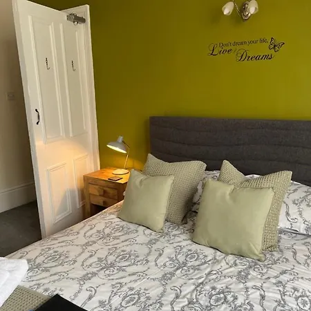 Konukevi Wentworth 4*